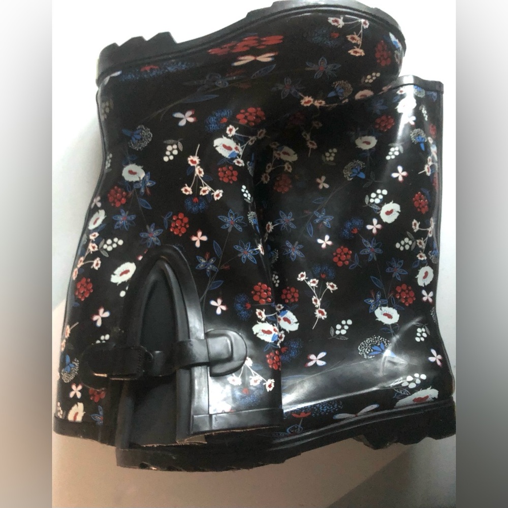 NWOT Extra Touch Black Floral Boots